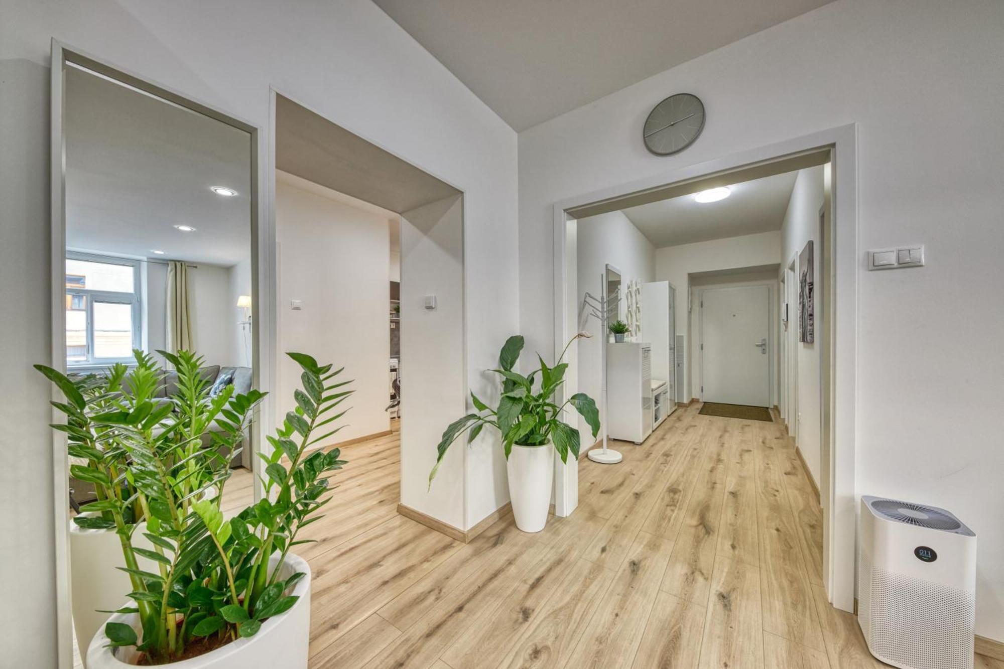Le Monde Apartment Bratislava - Amazing 5Bdr In Downtown מראה חיצוני תמונה