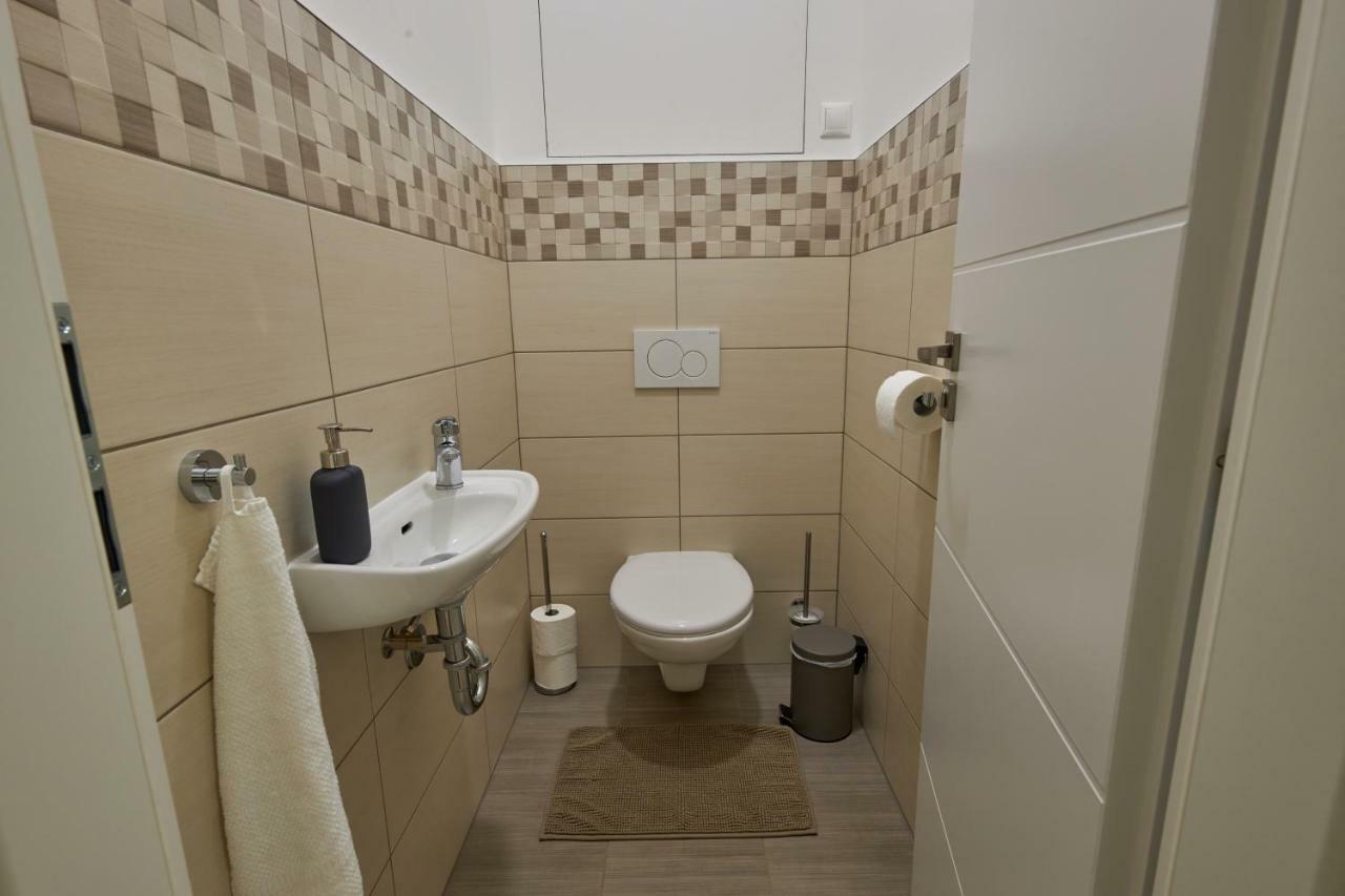 Le Monde Apartment Bratislava - Amazing 5Bdr In Downtown מראה חיצוני תמונה