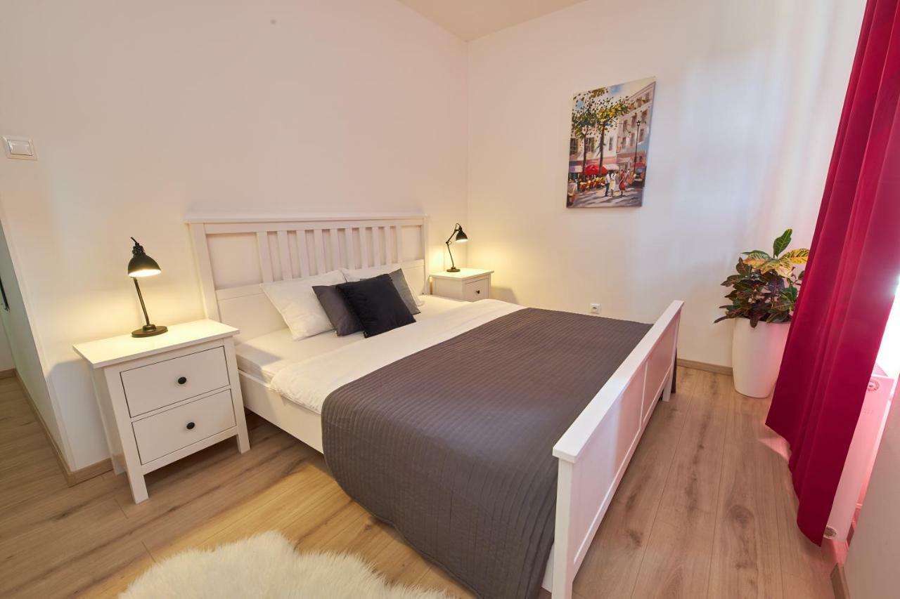 Le Monde Apartment Bratislava - Amazing 5Bdr In Downtown מראה חיצוני תמונה